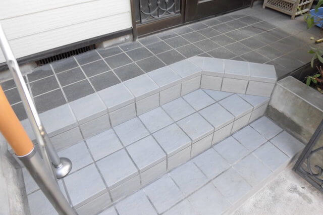 �O�K�i�̒i���𑝂₵�����t�H�[���̎���