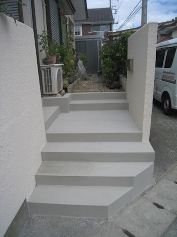 �}�ȊO�K�i�����₩�ɂ������t�H�[���̎���